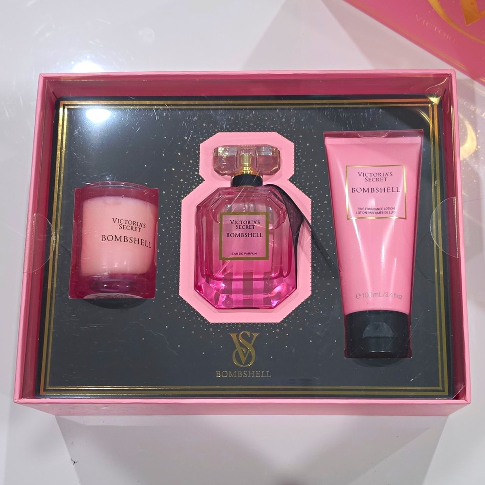 Victoria's Secret Bombshell Gift Set 1.7 fl oz Spray & 3.4 Lotion scented candle